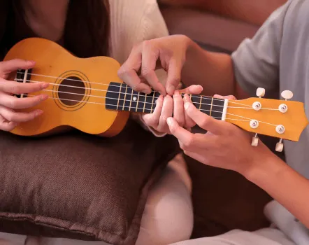 ukuleles spēles nodarbības Rīgān